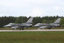 General Dynamics F 16 Fighting Falcon military aircraft vehicle 11x17 Poster
