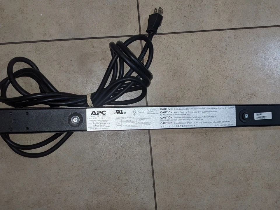 APC AP9567 BASIC RACK MOUNT PDU 14 OUTLET 15A POWER DISTRIBUTION STRIP 12ftCABLE - Image 3 of 4
