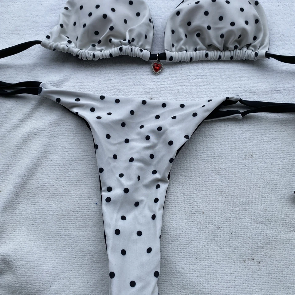 Tanga reversible de bikini a lunares blanco y negro pequeño a S/M; dije de estrás Foto 2 de 4