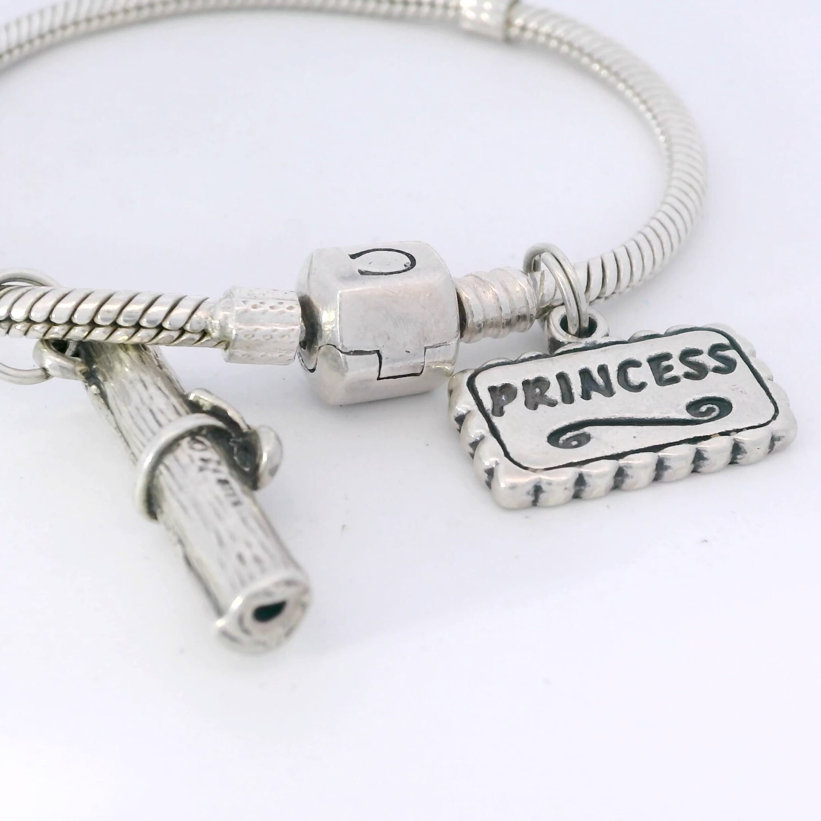 Pulsera De Encanto Princesa De Graduación Diploma De Plata Esterlina Chamilia
