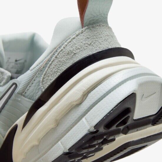Nike Women's V2K Run Shoes 'Light Pumice' (FN6703-003 Nike Women's V2K Run Shoes 'Light Pumice' (FN6703-003