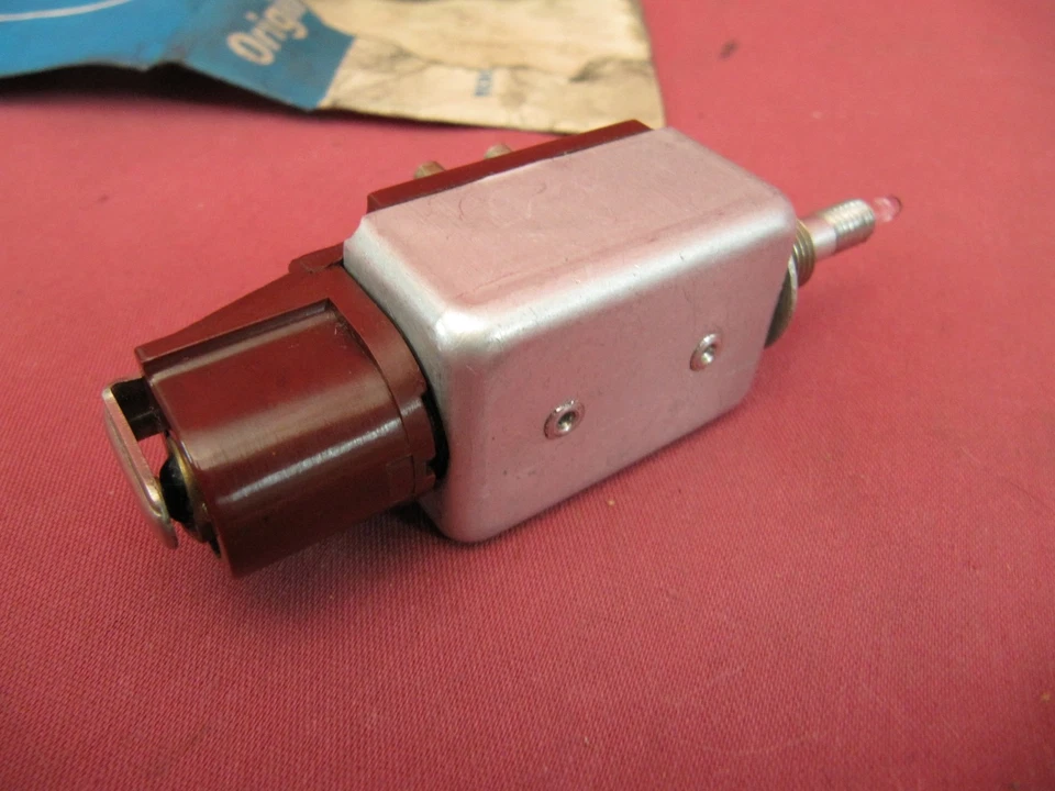 NOS Mercedes-Benz 220b W111 Blower Fan Switch 110 821 00 51 - Image 4 of 4