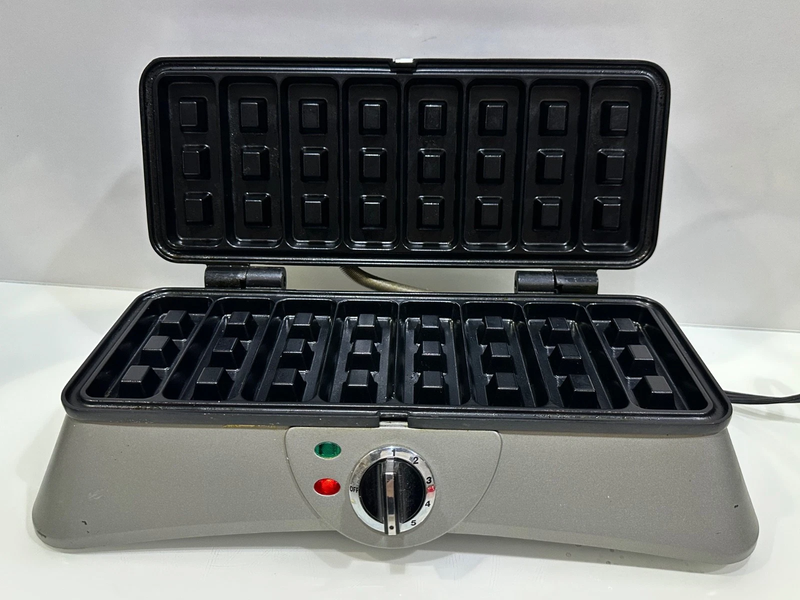 Cuisinart Waffle Stick Maker Model DIP-8C Nonstick Electric Waffle Iron 1200W
Opens in a new window