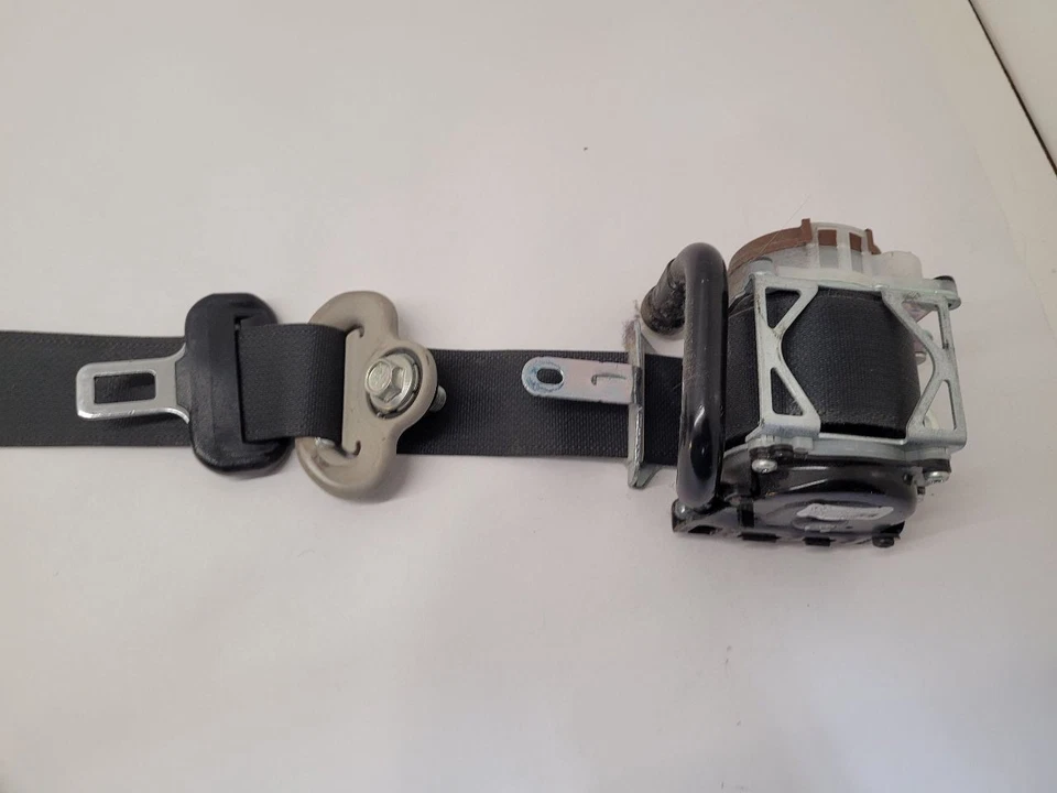 16-19 NISSAN VERSA LH Left Seat Belt Front Bucket Driver Retractor 868859KN8B    - Imagem 2 de 4