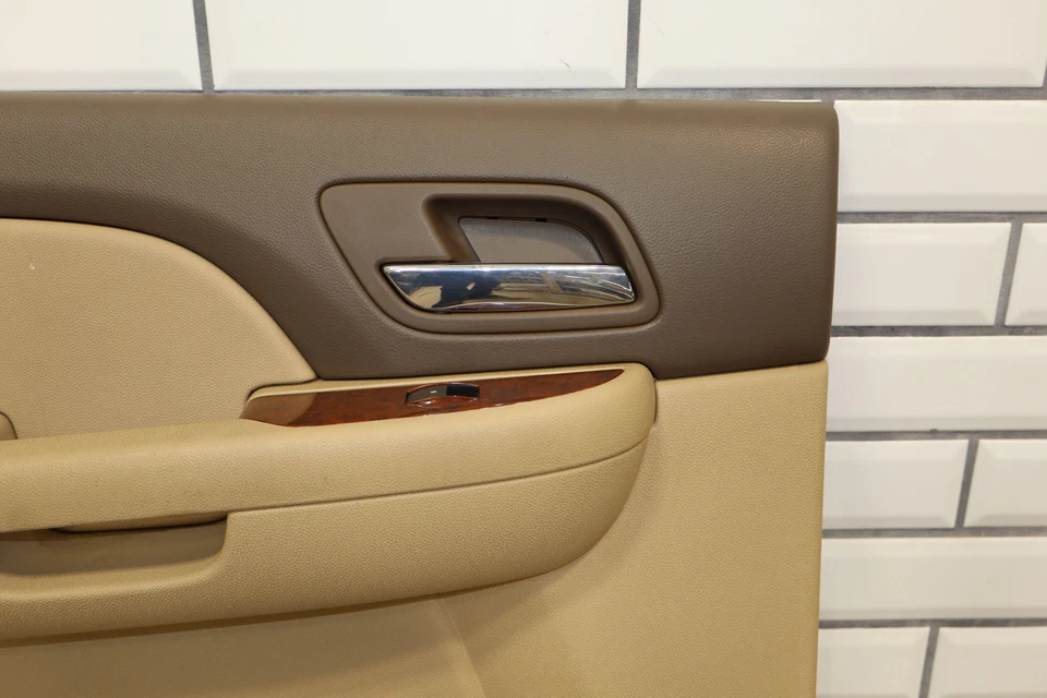 Левая задняя внутренняя дверная панель для Chevy Suburban 2010-2014 годов выпуска (кашемир 336) - Изображение 2 из 4