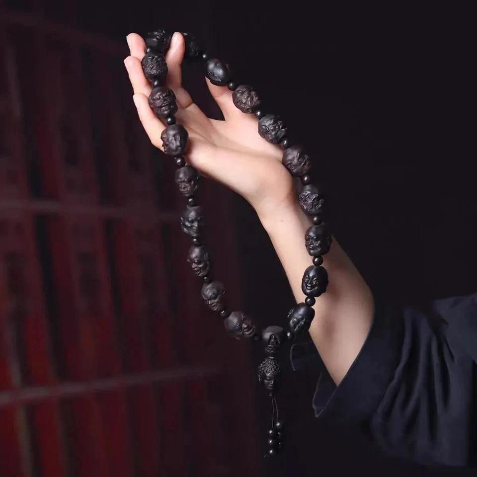 Madera de agar natural dieciocho arhats talla Buda amuleto cuentas de oración coche pandent Foto 2 de 4