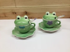 2 WMG Green Frogs on Lily Pads Mugs With Lids Saucers and Spoons 2009