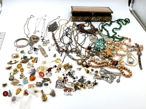3lbs Costume Jewelry Whole/Parts/Pieces/VTG Box-Crafts-Necklaces/Pins/Rings ++