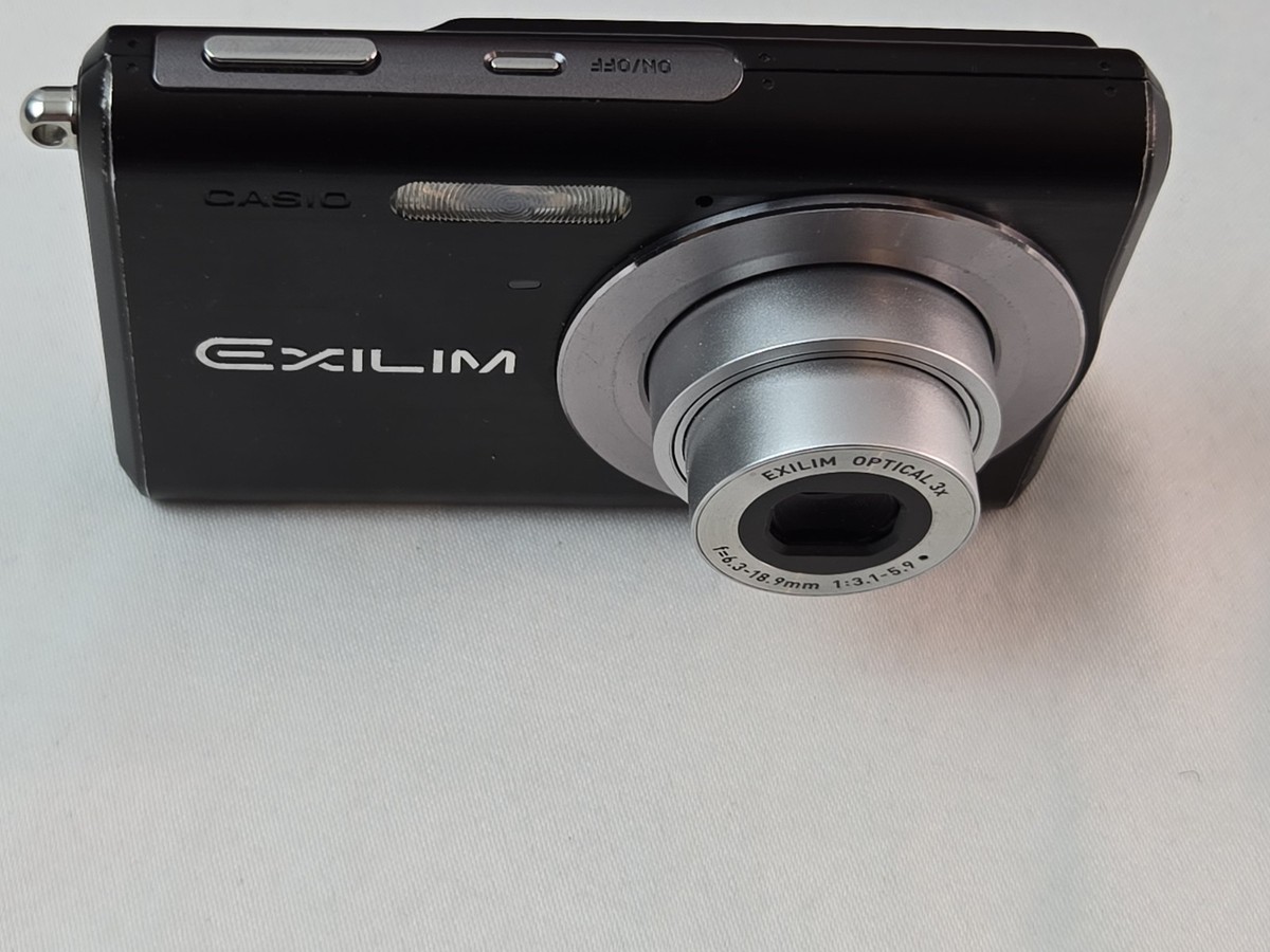 CASIO EXILIM 6.0メガピクセル Casio EXILIM EX-Z60 6.0 Megapixel Digital Camera Complete in