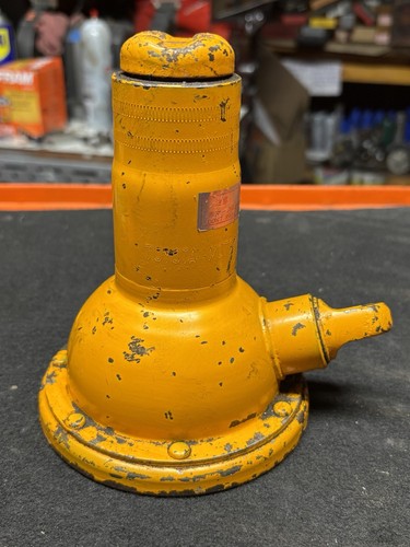 Vintage Toyota 09111-35080 2 Ton Hilux Land Cruiser Bottle Jack
