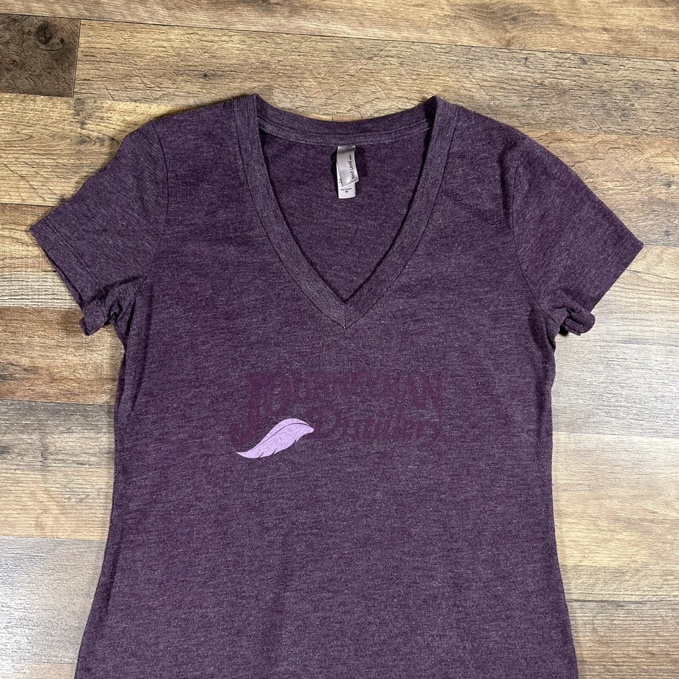 Camiseta para mujer Journeyman Distillery mediana púrpura manga corta cuello en V Foto 3 de 4