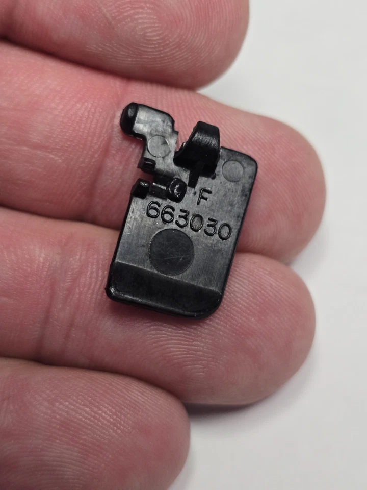 PIEZA ORIGINAL - Bicicleta Speeder Kenner 1983 Star Wars DE COLECCIÓN SOLAPA IZQUIERDA - HONG KONG Foto 2 de 2