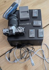 Olympus OM-D E-M5 Mark II camera  M.Zuiko 40-150mm 1:4-5.6 lens Silver