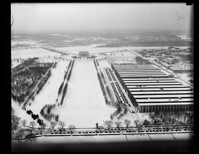 Photo:[Aerial view of Lincoln Memorial in snow, Washington, D.C.]