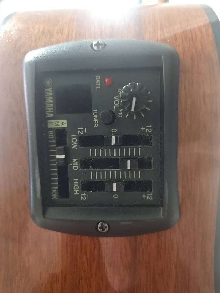 Yamaha FSX700SC Acoustic Electric  Guitar with Built-in Amplifier and Tuner - Image 4 of 4