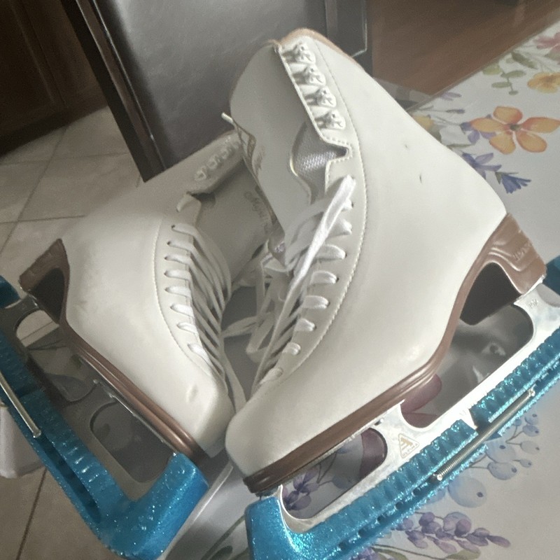 Jackson Mystique Figure Ice Skates White/Blue Lace-Up, Pair of Skates