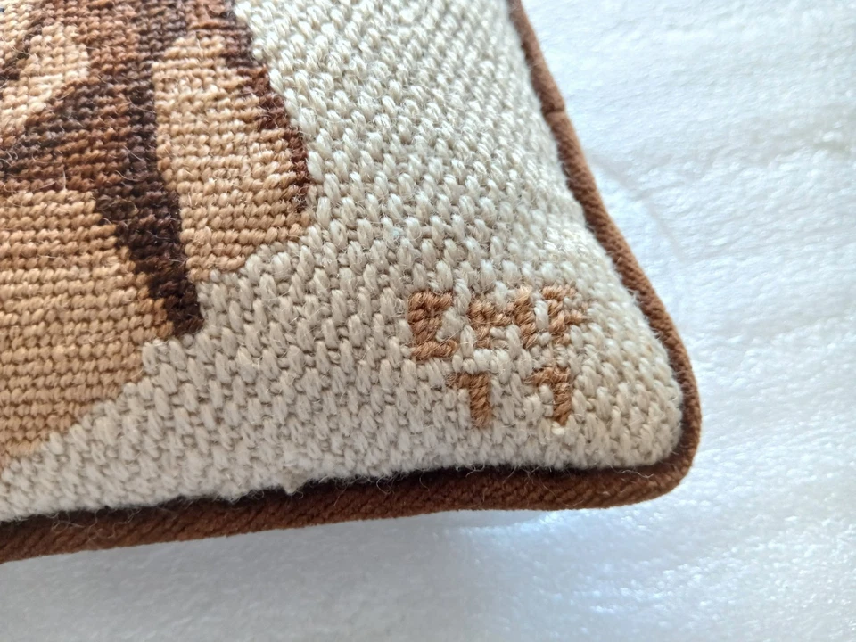 Cojín Almohada Tejido a Mano Vintage - Diseño Perro Chihuahua - Excelente Estado Foto 2 de 4