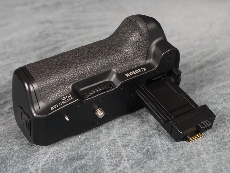 Empuñadura de batería para cámara réflex digital Canon BG-E5 OEM para cuerpos EOS Rebel XS/XSi/T1i probados Foto 4 de 4