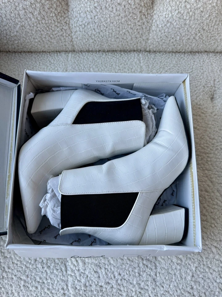 Qupid White Faux Croc Block Heel Ankle Chelsea Boots Size 8 - Image 3 of 4