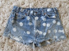 Women's LEVI'S vintage cut off jean shorts Measure 32 x 1.5"