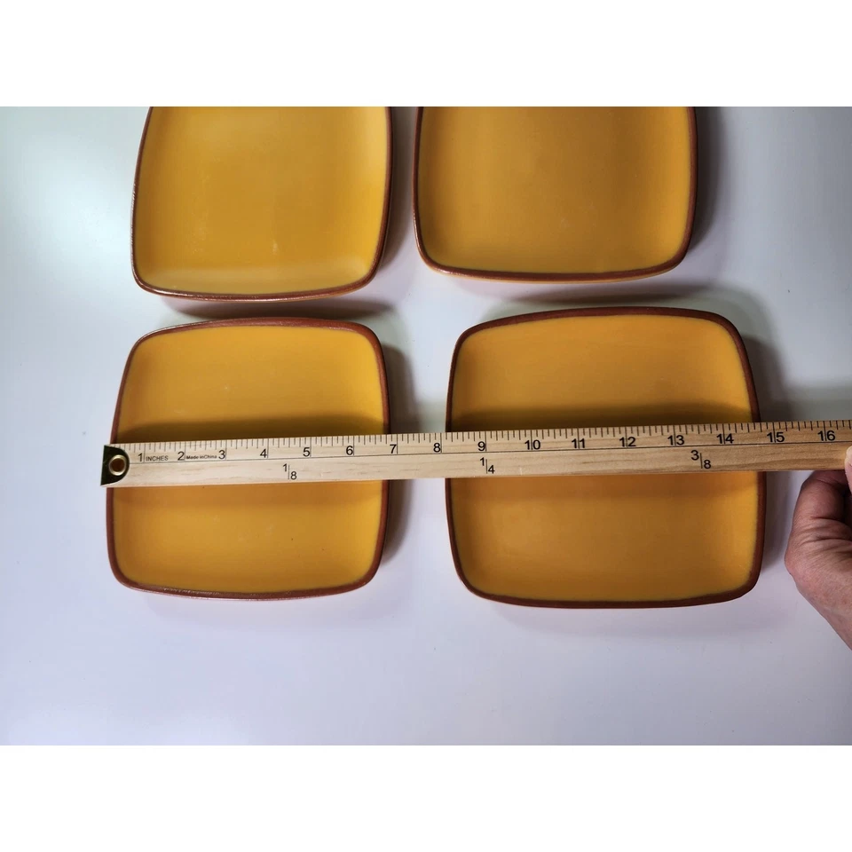 Platos cuadrados de ensalada de postre de gres amarillo de 7" CRATE & BARREL - Juego de 6 Foto 3 de 4