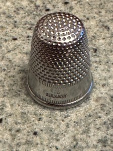 Vintage Nickel Alloy Thimble, Mystery Maker, Germany, size 10, 3.2g