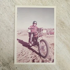 VINTAGE 1970'S YOUNG MAN BOY WITH HELMET DIRT BIKE MOTORCYCLE @ THE DESERT PHOTO