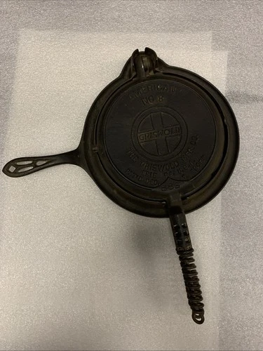 Griswold #8 Cast Iron Waffle Iron  American #886 / Puritan #885 Low Base 975H