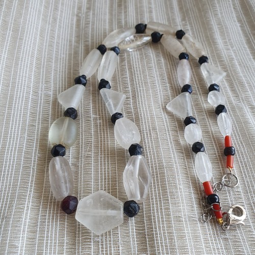 Collar de cuentas antiguas de cristal del Himalaya y cuentas de vidrio negro ... - Imagen 2 de 15