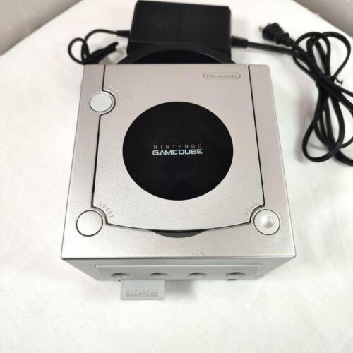 Gebrauchte Nintendo GameCube Konsole DOL-001 mit Controller DOL-003, vollständig getestet und - Bild 4 von 9