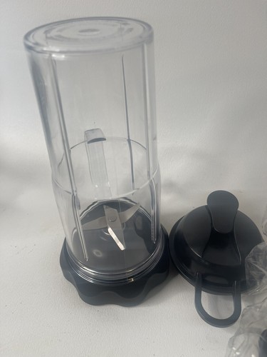 TWO nutribullet replacement cups, 32 Ounce cups, Plus blade and 2 Lids - Picture 2 of 10