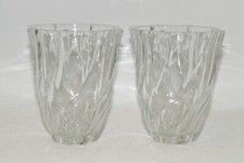 Ein Paar Glasvase, France, geschwungene, gedrehte Form, 13,0 cm, Ø 11,2 cm