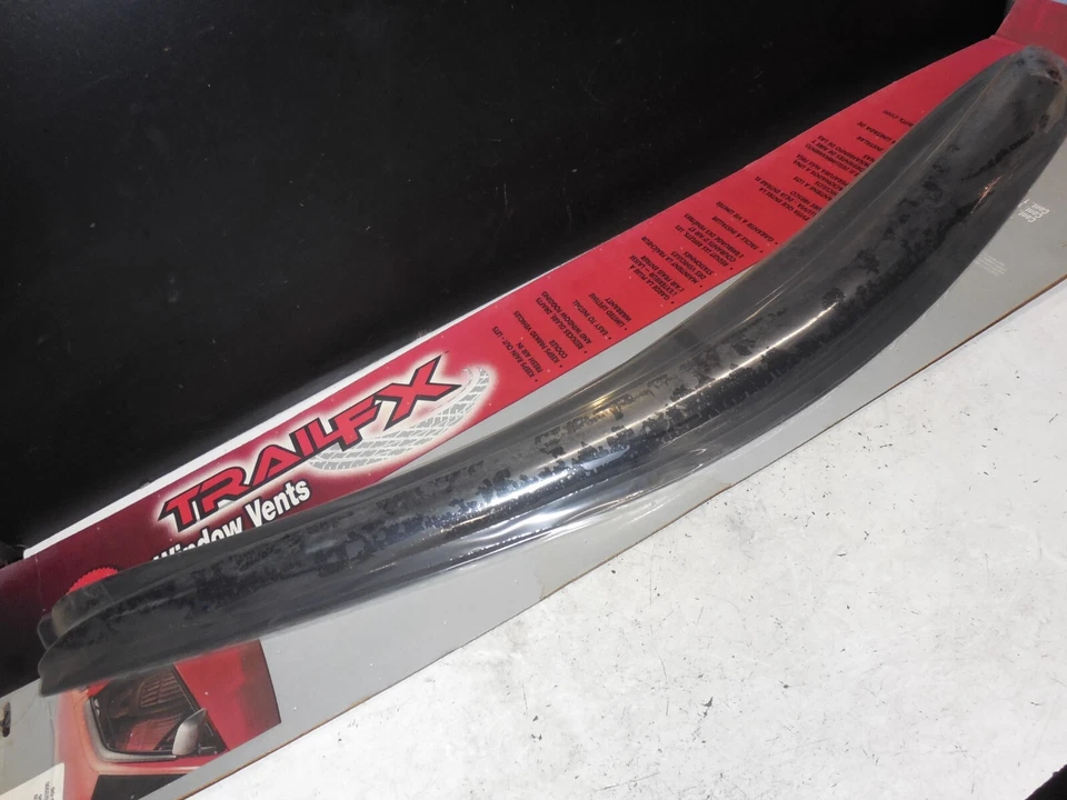 Deflector de ventana 2607 TrailFX para camioneta Dodge RAM 2500/3500 2002-06 cabina regular Foto 4 de 4