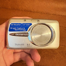 Olympus Stylus 600 Compact 6.0MP 3x Optical Zoom All-Weather USB 2.5in Silver