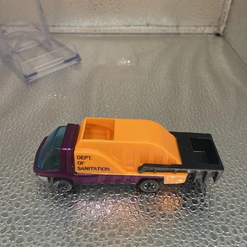 HOT WHEELS VINTAGE REDLINES HEAVY WEIGHT SANITATION TRUCK PURPLE