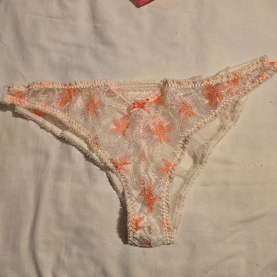 Calcinha vintage Victoria's Secret pêssego renda transparente buraco na fechadura bochecha arco M nova sem etiquetas - Imagem 4 de 4