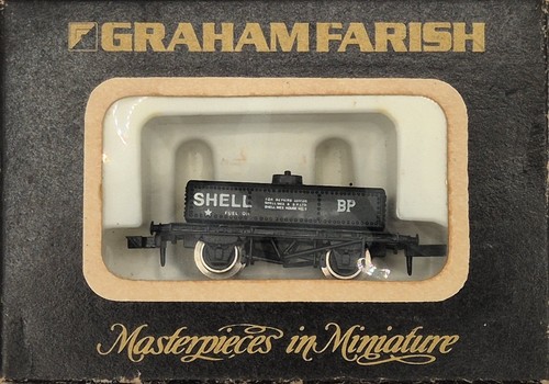 Graham Farish 2813 rechteckiger Teerkesselwagen in Shell BP Heizöllackierung (GB) | Condition: Used