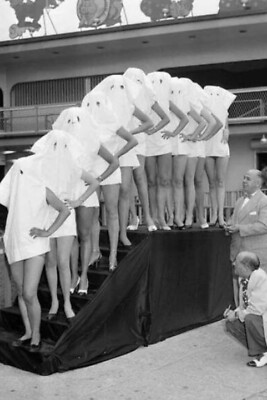 Antique Leg Contest Photo 3943 Oddleys Strange & Bizarre