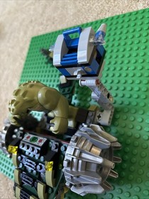 LEGO 76055 - Batman: Killer Croc's & The Battle Chomper With Killer Croc!