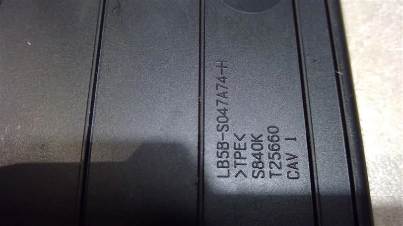 2020-2022 FORD EXPLORER CENTER CONSOLE STORAGE COMPARTMENT INSERT MAT  - Image 4 of 4