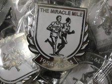 Wholesale 25 New Track  Field Coach Bannister  Landy WHITE Shield Lapel Pins