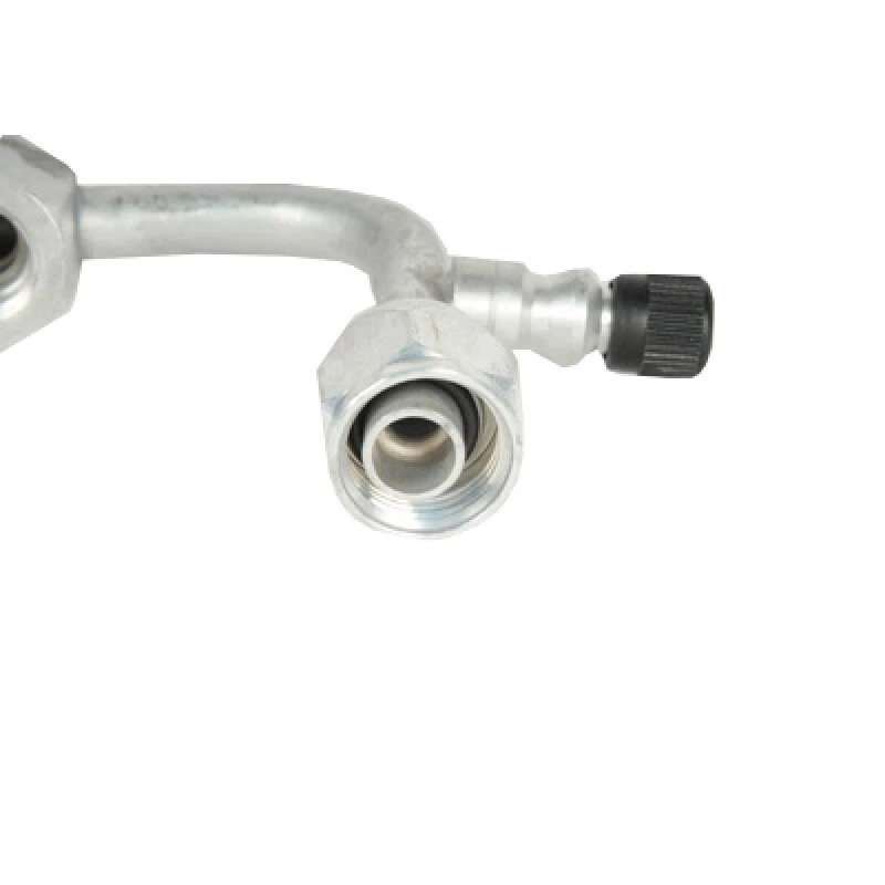 Manguera de entrada de evaporador de aire acondicionado auxiliar ACDelco 15568999 delantera para camionetas Chevy GMC Foto 3 de 4