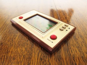 NINTENDO Parachute Game and Watch (PR-21) in Excellent Condition