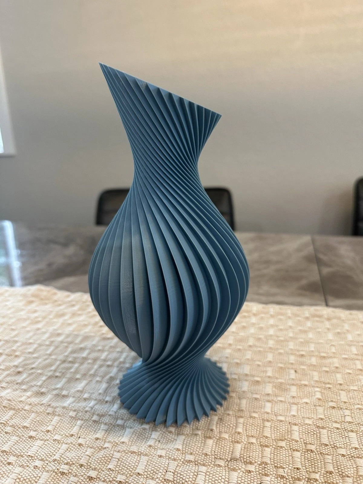 “Blue Spiral 3D Printed Vase – Unique Gift for Home or Office Decor”