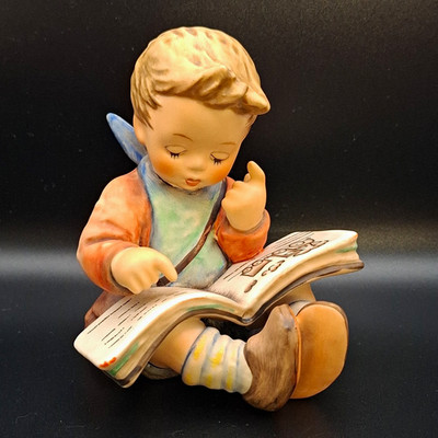Goebel Keramik Figur Junge mit Buch - Der Gelehrte - 415 -H9