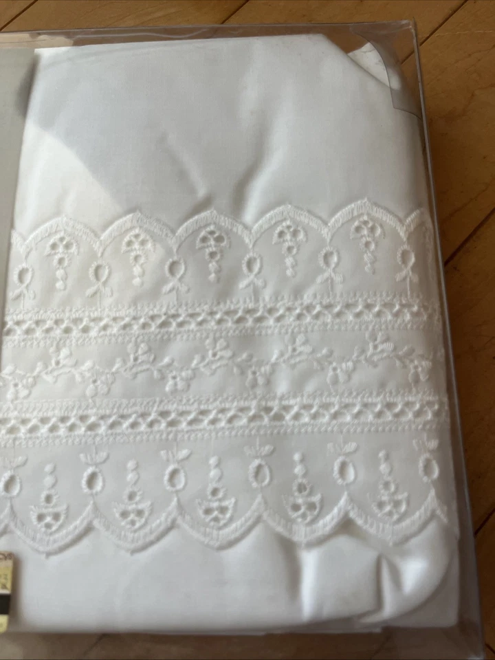 VTG Wamsutta Beacon Hill Eyelet Supercale Plus Whit Queen Flat Sheet NOS RARE - Image 3 of 4