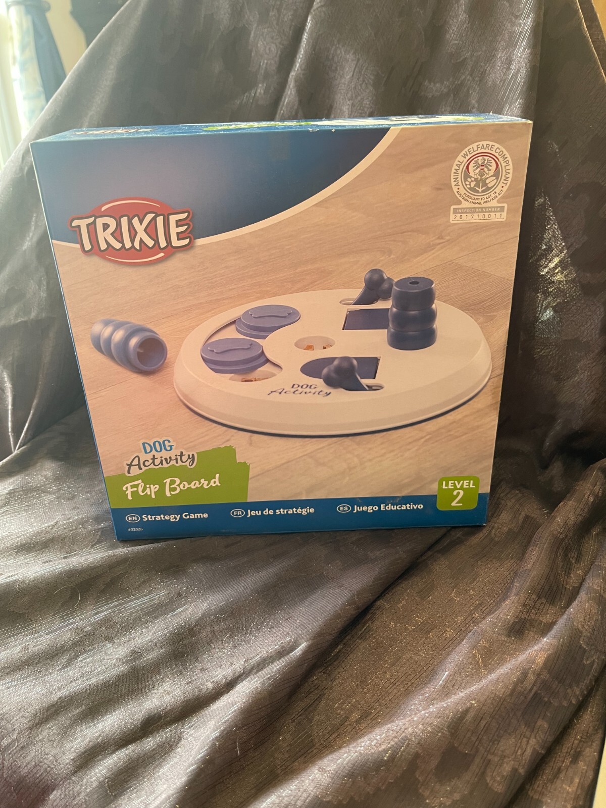 TRIXIE Dog Activity Flip Board Strategy Game, Level 2 Dog Pu