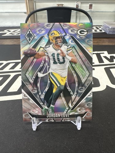 2024 Panini Phoenix 💥 Jordan Love #85 ~ Green Bay Packers Team Logo Prizm /299