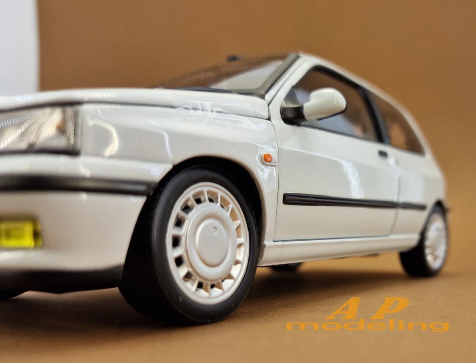 modellino auto scala 1/18 Renault Clio 16v del 1991 modellini die cast norev - Immagine 2 di 4