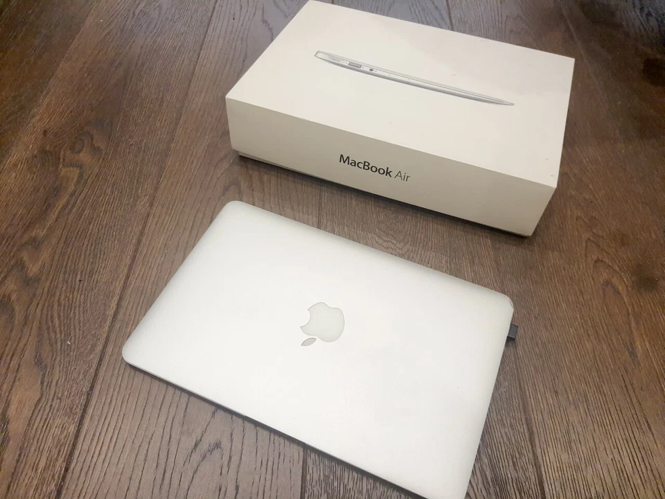 Apple MacBook Air 11" 2014 · i5 · 4GB · 121GB, photo 2 of 5